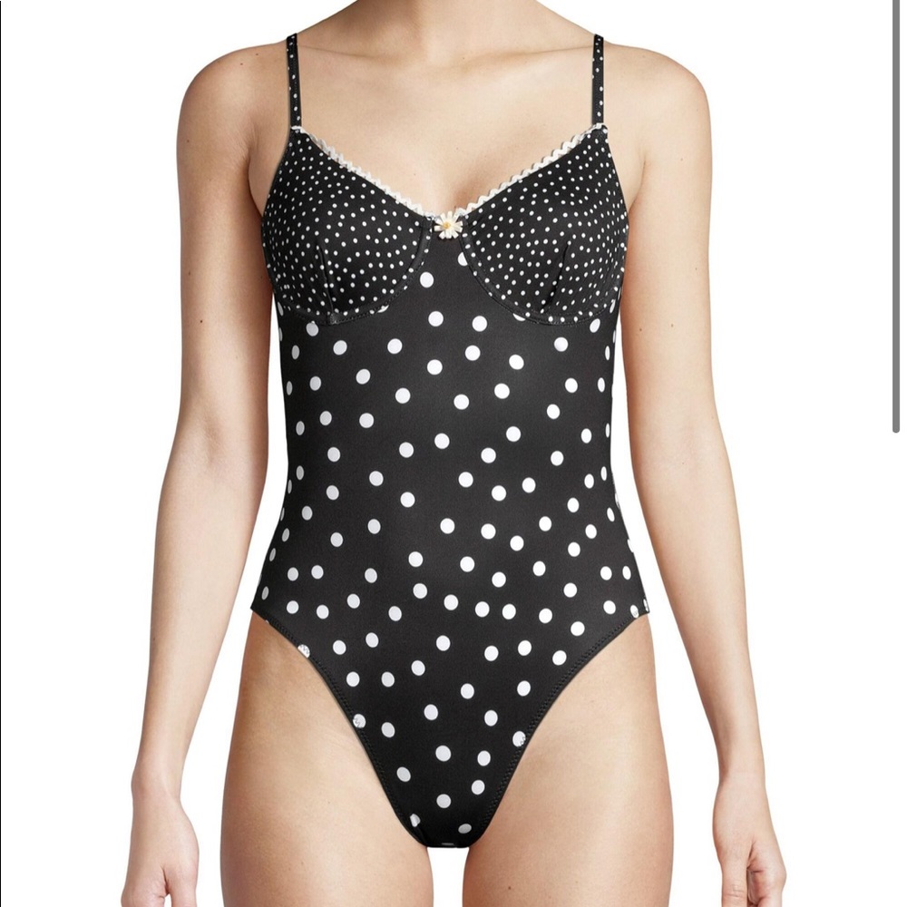Solid & Striped
One-piece Swimsuit